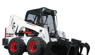 Объявление от СпецТехник: «Аренда мини-погрузчика Bobcat S650» 1 фото