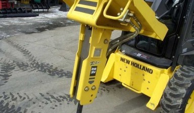 Объявление от Компания: «Мини-погрузчик New Holland L160 с гидромолотом» 1 фото