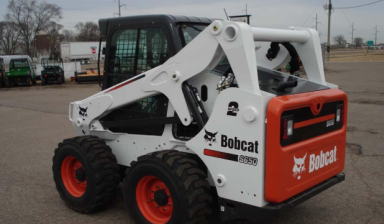 Объявление от ЭксклюзивСтройСервис: «Сдам в аренду Мини-погрузчик BOBCAT S650 не дорого» 1 фото