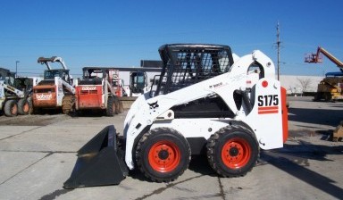 Объявление от Пневмопортал: «Аренда мини-погрузчик BOBCAT S175 не дорого» 1 фото