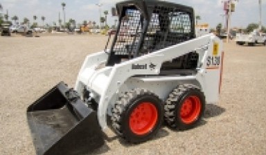 Объявление от Рент-Строй: «Услуги по аренды мини погрузчика Bobcat S130» 1 фото