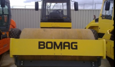 Объявление от Рентмашинери: «Сдаем в аренду дорожный каток BOMAG BW 213 D-4» 1 фото