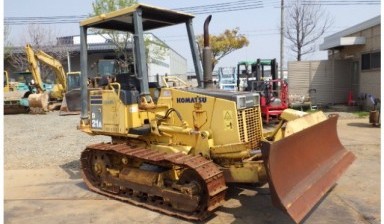 Объявление от СпецТехАренда: «Бульдозер в аренду Komatsu D21A-8» 1 фото