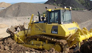 Объявление от АвтоСпецТранс: «Бульдозер Komatsu D65EX в аренду недорого» 1 фото