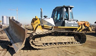 Объявление от АвтоСпецТранс: «Бульдозер KOMATSU D61 в аренду» 1 фото