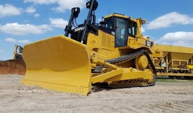 Объявление от СпецТехАренда: «Бульдозер Caterpillar D7R в аренду недорого» 1 фото