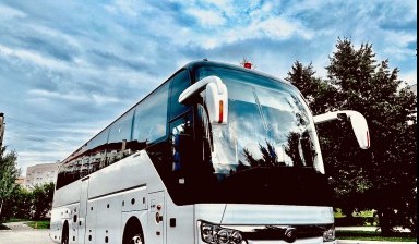 Объявление от BigBus: «Автобус Yutong ZK 6122 H9 белый в аренду» 2 фото