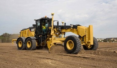 Объявление от Маск групп: «Аренда грейдера Caterpillar недорого» 1 фото