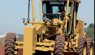 Объявление от LookStroy: «Сдадим в аренду Автогрейдер Caterpillar» 1 фото