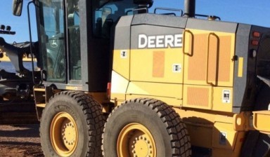 Объявление от Спецпарк24: «Автогрейдер John Deere 772 в аренду выгодно» 1 фото