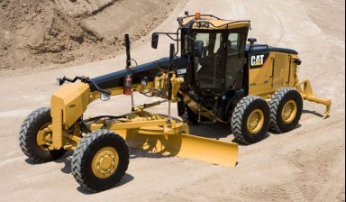 Объявление от Дэкар Строй: «Автогрейдер «Caterpillar 120M» в аренду недорого» 1 фото