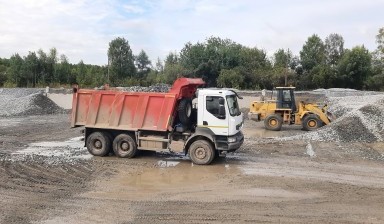 Объявление от Владимир: «Услуги самосвала. Песок, щебень с доставкой.» 1 фото