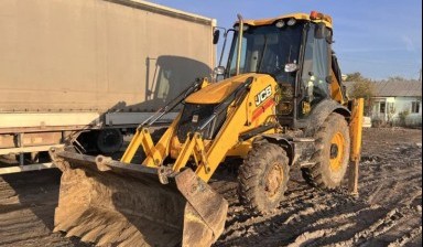 Объявление от JCB: «Экскаватор-погрузчик по низкой цене в аренду» 1 фото