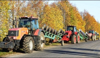 Объявление от ООО ««ФрэндМоторс»»: «Трактор с плугом в аренду, дешево» 1 фото