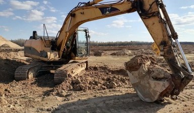 Объявление от ЧТУП «Частное торговое унитарное предприятие ДУМИК: «Гусеничный экскаватор в аренду по приемлемой цене» 1 фото