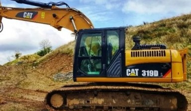 Объявление от Андрей: «Услуги экскаваторов по низким ценам Caterpillar» 1 фото