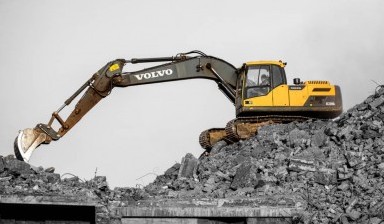 Объявление от Рента 76: «Аренда экскаватора гусеничного VOLVO EC220 VOLVO» 1 фото