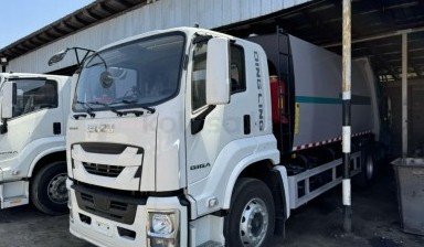 Вывоз мусора и бытовых отходов от Продавец: Isuzu 1 фото