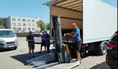 Объявление от Грузоперевозки, Переезды: «Организуем складской переезд, грузчики и машины» 1 фото