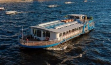 Теплоходы, яхты и катера от Аренда теплохода VOLNOREZ: 1 фото