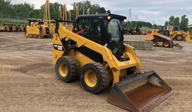 Аренда мини-погрузчика с гидромолотом от Дейкало Алла Болеславовна: Caterpillar 246 2 фото