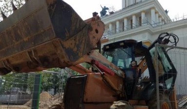 Услуги телескопических экскаваторов-погрузчиков от Спецтехника лидер: Case 1 фото