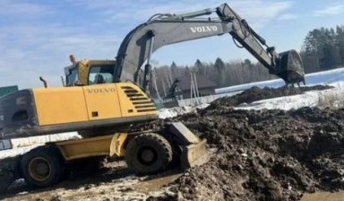 Объявление от Вара-Строй: «Колесный экскаватор с гидромолотом и ямобуром Volvo» 1 фото