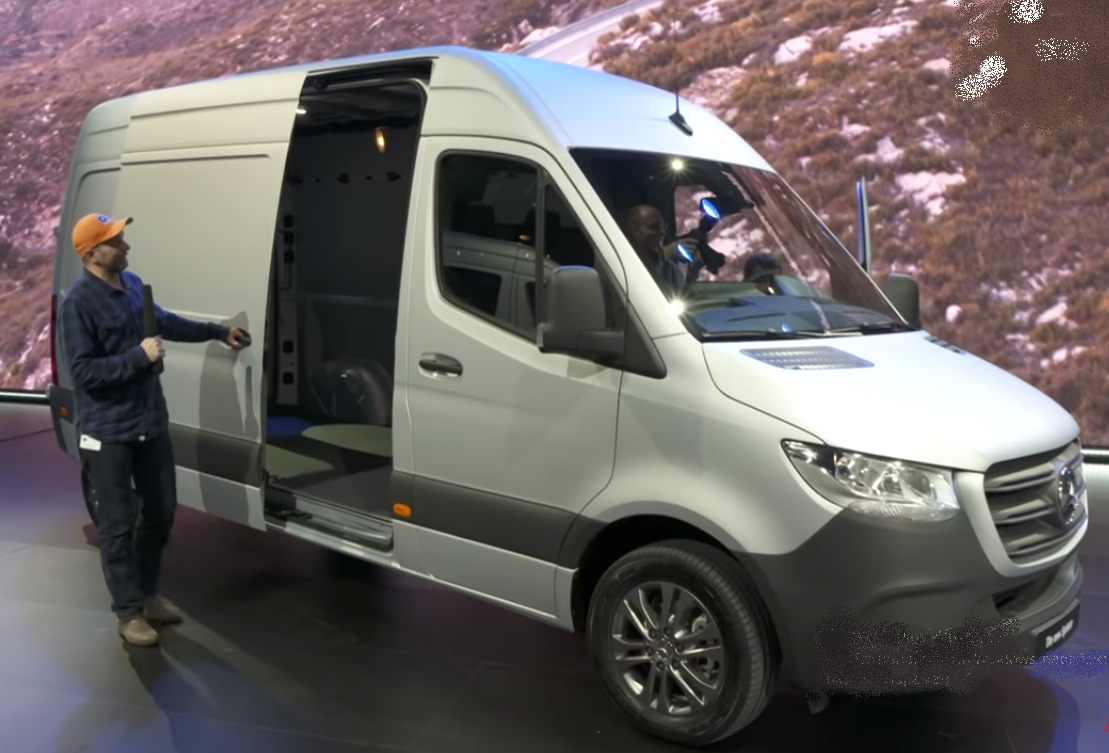 Третья версия Mercedes-Benz Sprinter для перевозки грузов