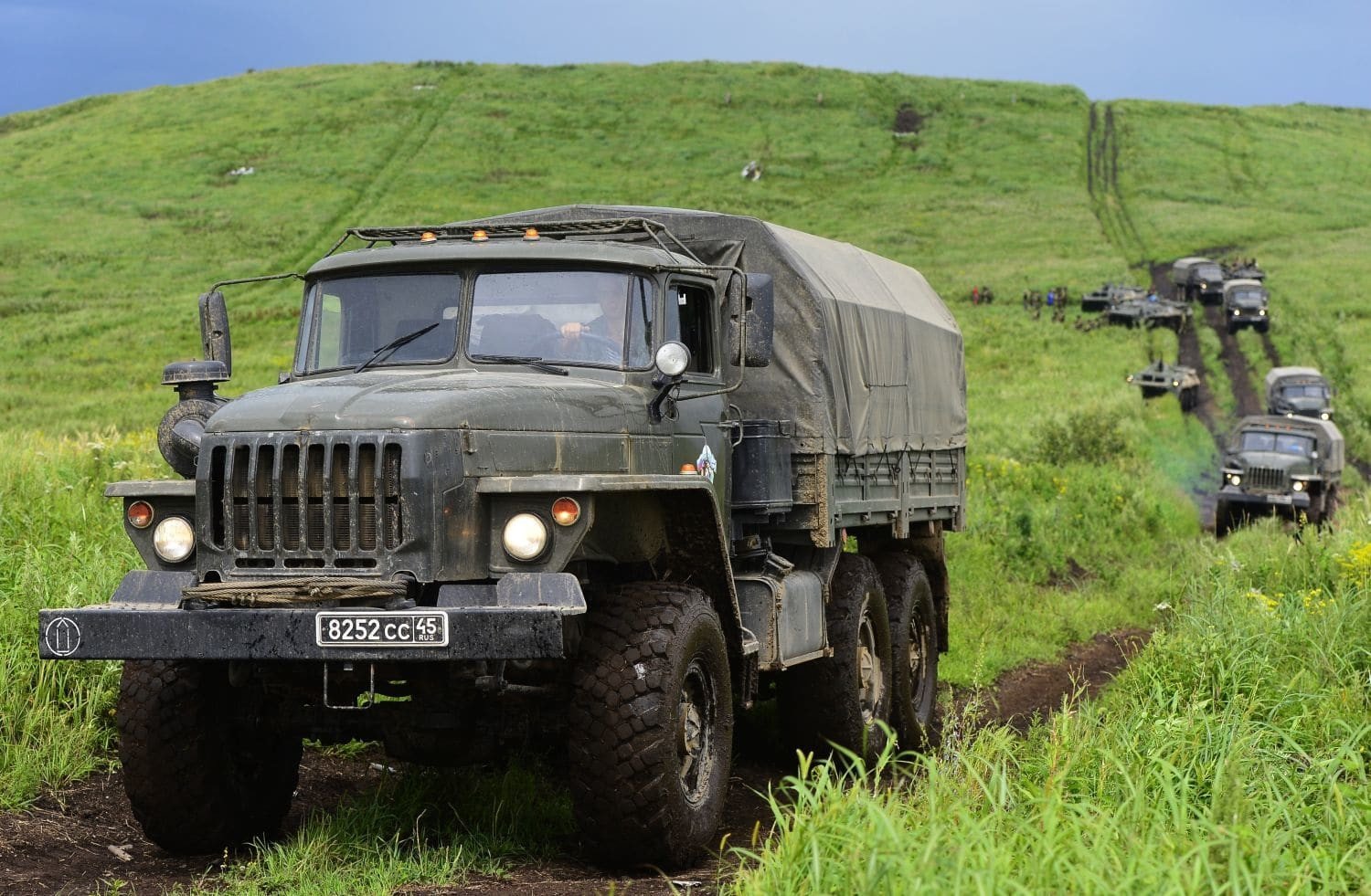 Какой урал лучше. Урал 4320 военный. Военный тягач Урал 4320. Урал-4320-0811-31. Урал 4320 811.