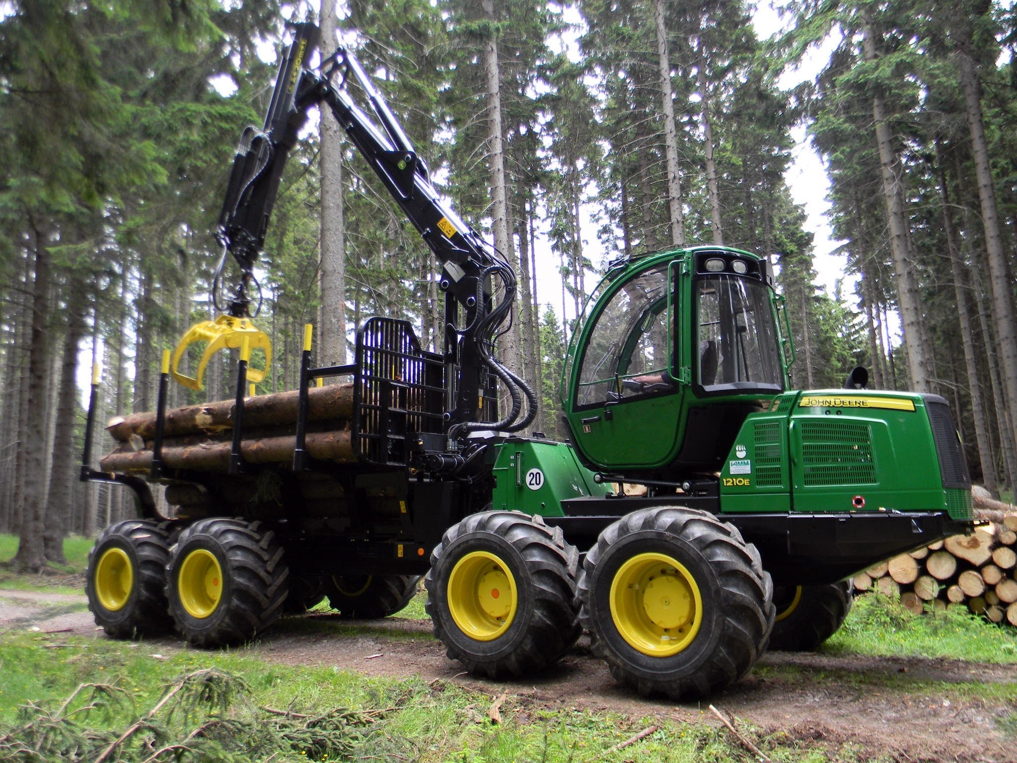 Форвардер John Deere 1510E